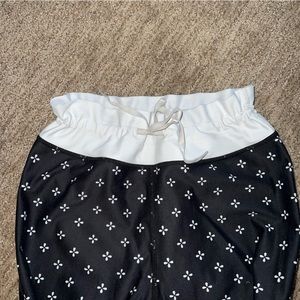 WFA x Sarah’s Day Leggings EUC